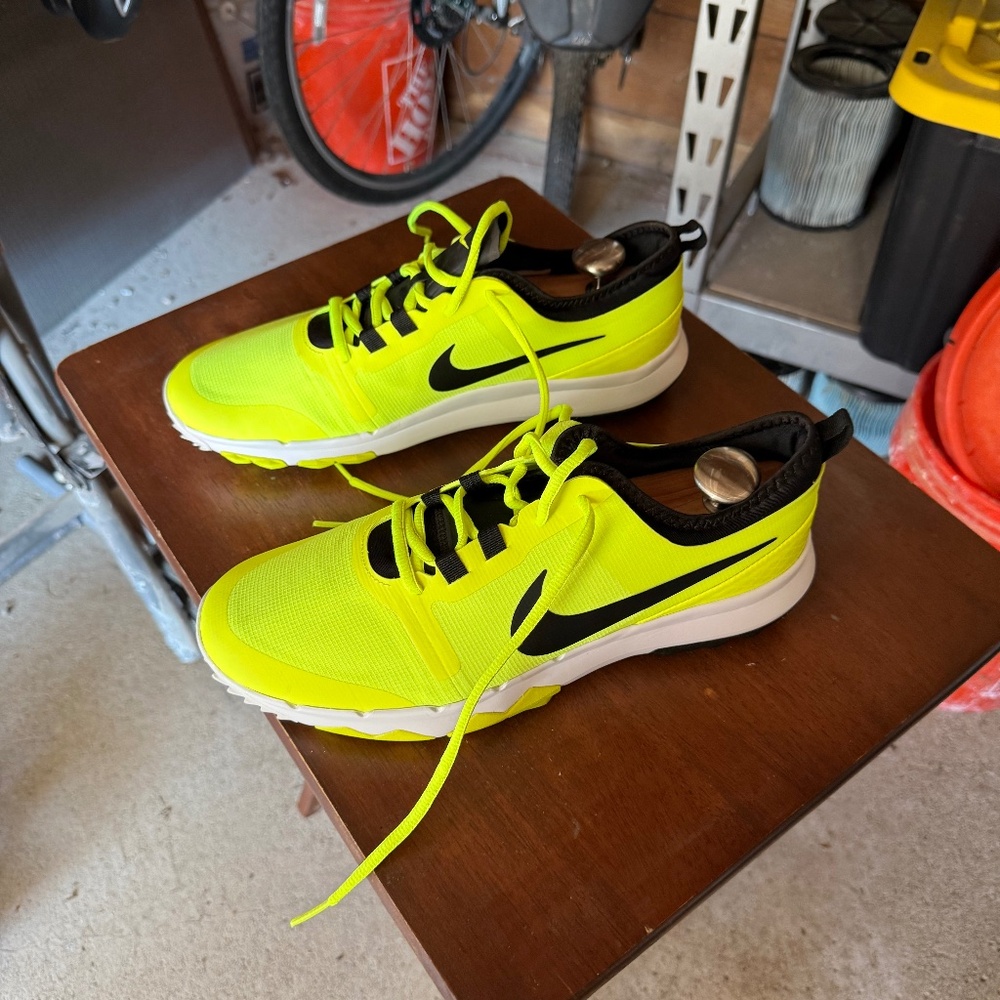 Nike  Volt golf shoes